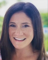 Allyson D Snyder