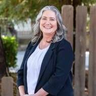 Laura L Hutchison